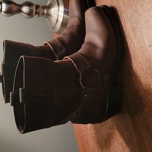 Frye D ring brown leather boots